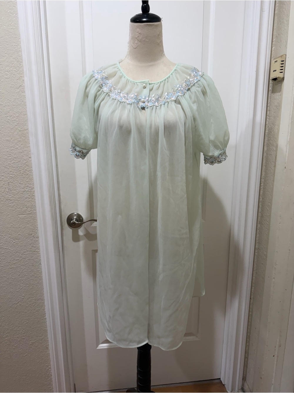 Vintage Gilead Sea foam green Mint Green Nylon Robe with Lace Trim Large
